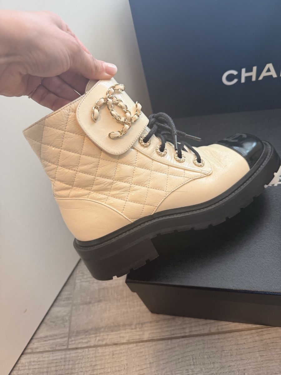 Chanel Chaussures femmes: Chanel Stiefelette  – D'occasion à Pratteln par Samantha... 4