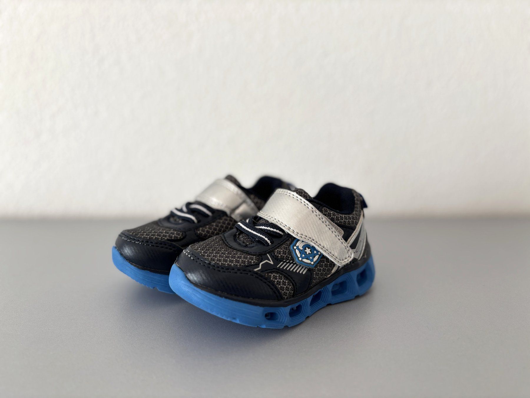 Scarpe per ragazzi: Kinder Schuhe Sneakers Halbschuhe Gr. 21 – Usato da Holzhäusern ZG venduto da paula_w