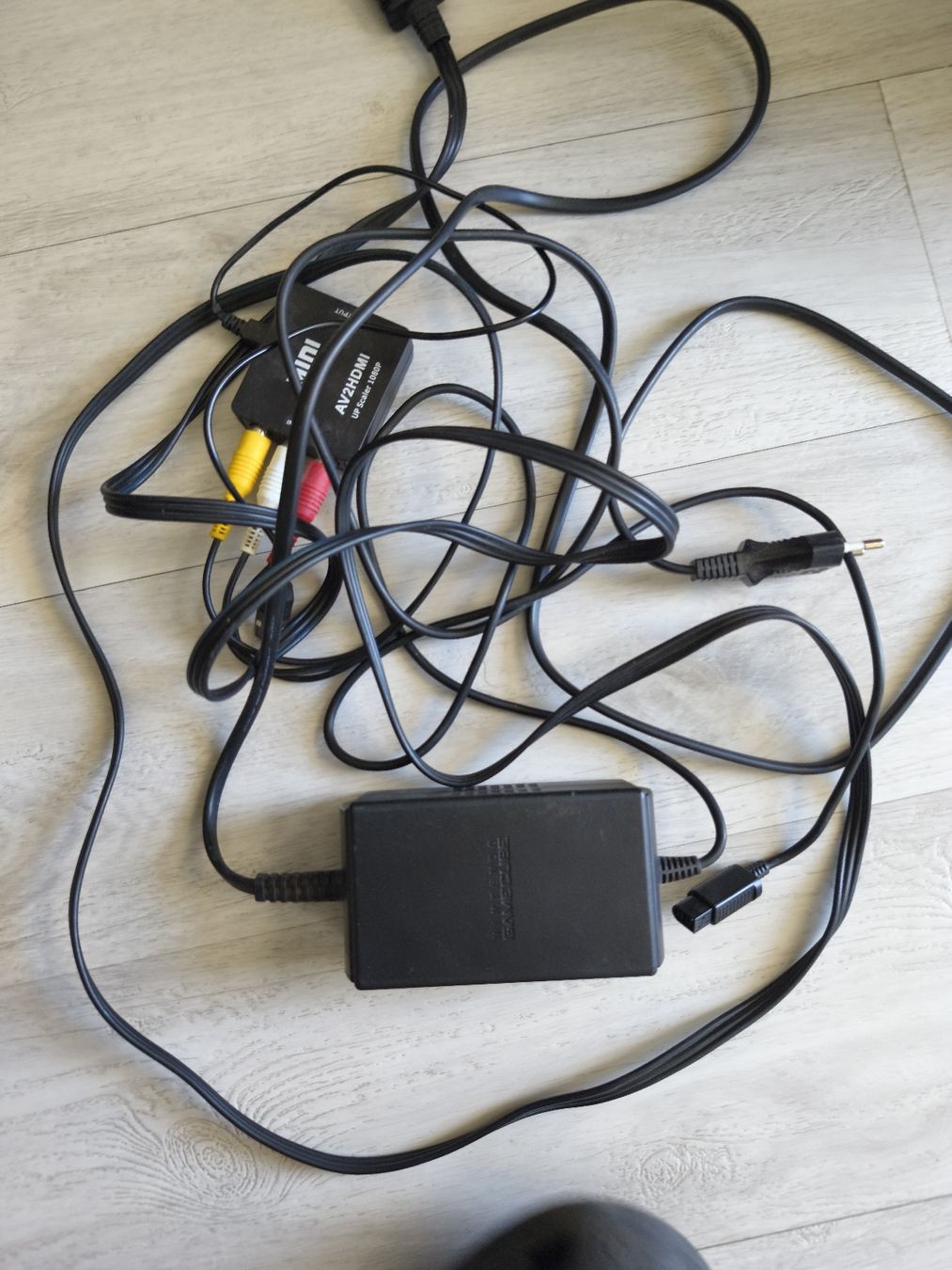 Nintendo Konsolen: GameCube with controllers, SmashBros,MarioParty4,memoryCard – Gebraucht aus Oberengstringen von mai_9jkk 3