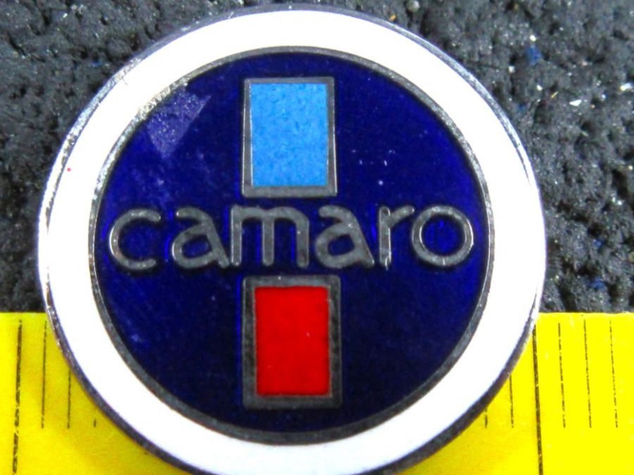 Chevrolet Plaketten & Abzeichen: CAMARO AUTO LOGO PIN ENAMEL MIT SECURITY-CLIP – Gebraucht aus Ettingen von Hausi4711 1