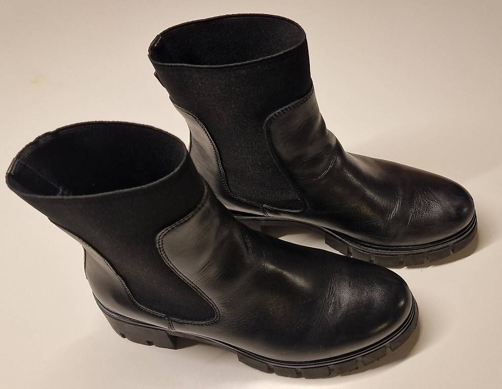 Scarpe da donna: Varese Chelsea Boot schwarz – Usato da Thun venduto da anjagraf