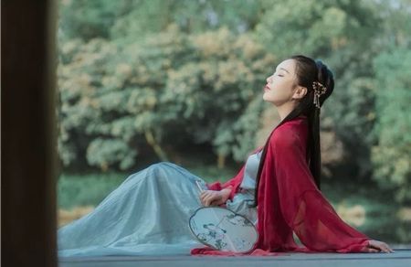 Chinesische Kleidung im antiken Stil