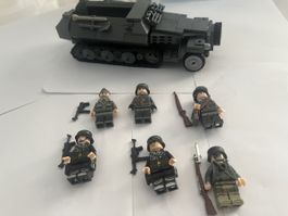 Klemmbaustein Sd.Kfz. 251 Army Transport mit Minifiguren