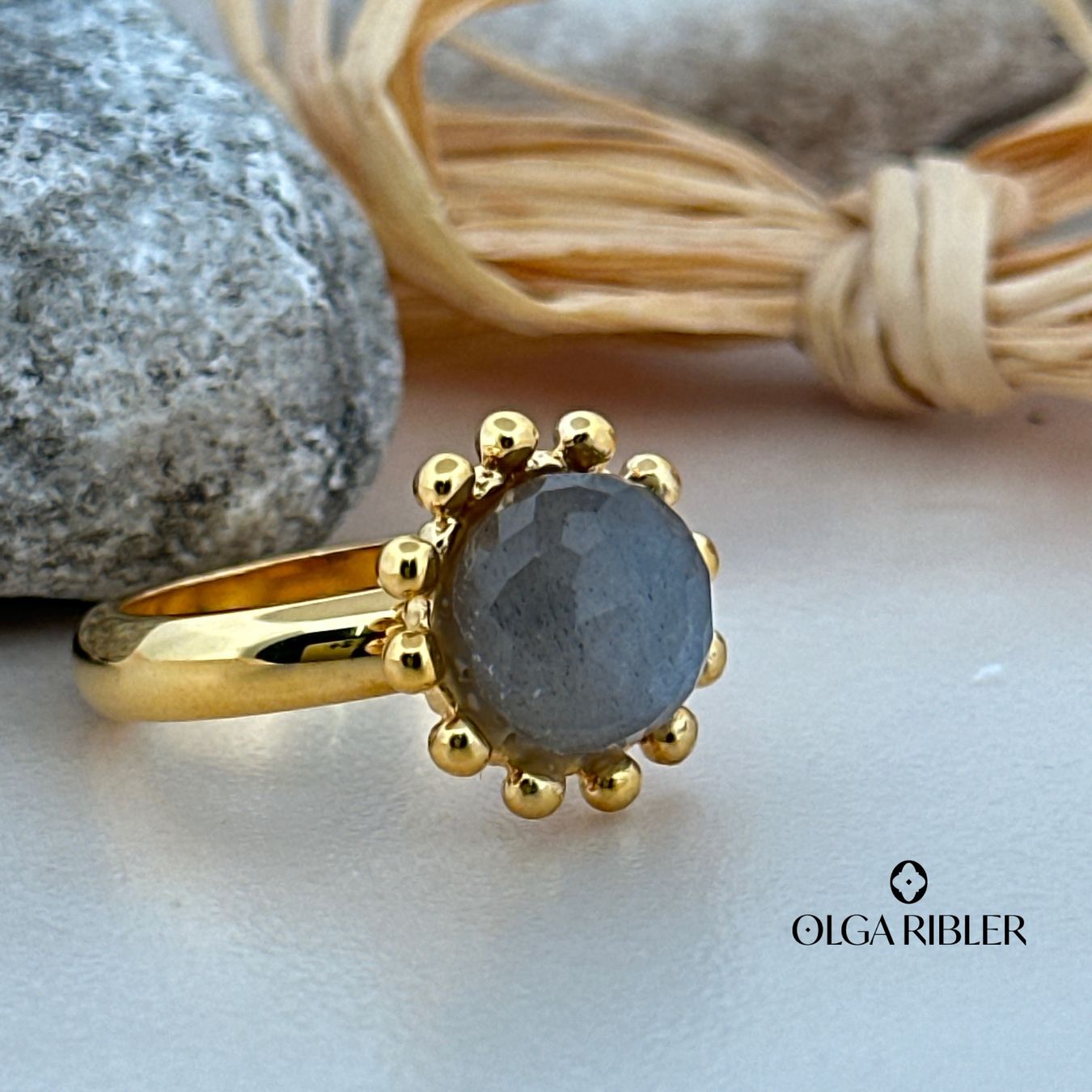 Olga Ribler Anelli: Edelstahlring mit grauem Mondstein, Gr. 52 – Nuovo (secondo la descrizione) da Luzern venduto da MonikaS03 6