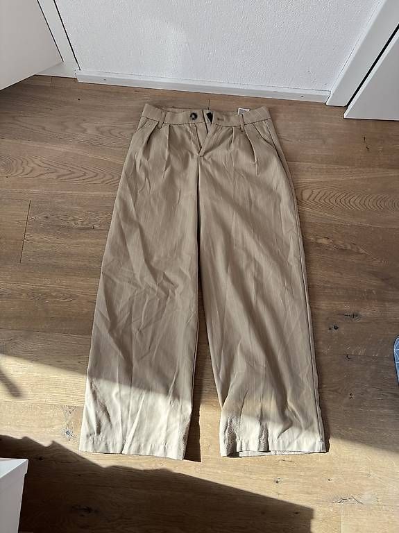 Pantalons: beige Stoffhose – D'occasion à Chur par gio_6rlp