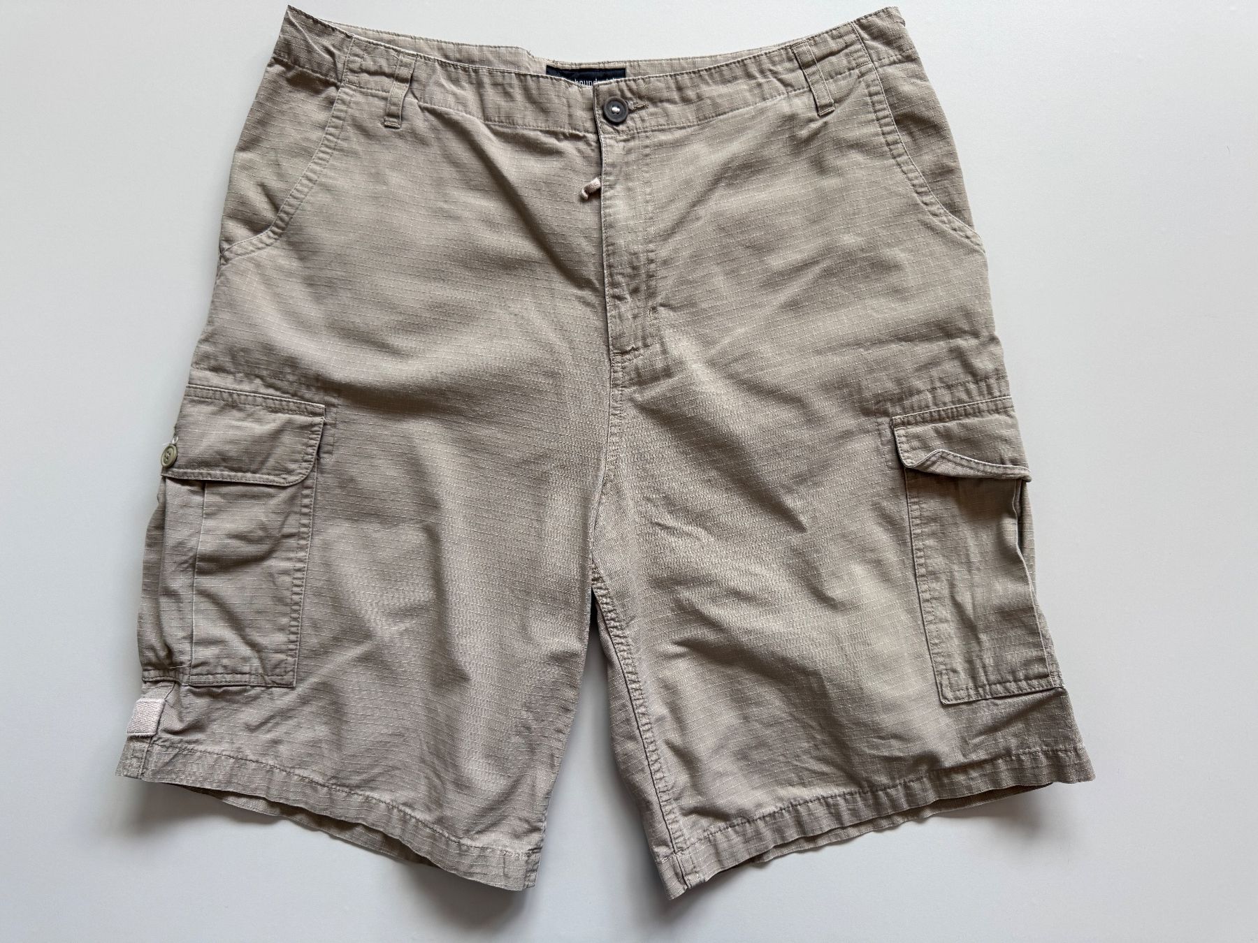 Pantaloni: No Boundaries Cargo w36 bermuda 100% cotton 6 pockets – Usato da Neuchâtel venduto da _Easy_to_Find_