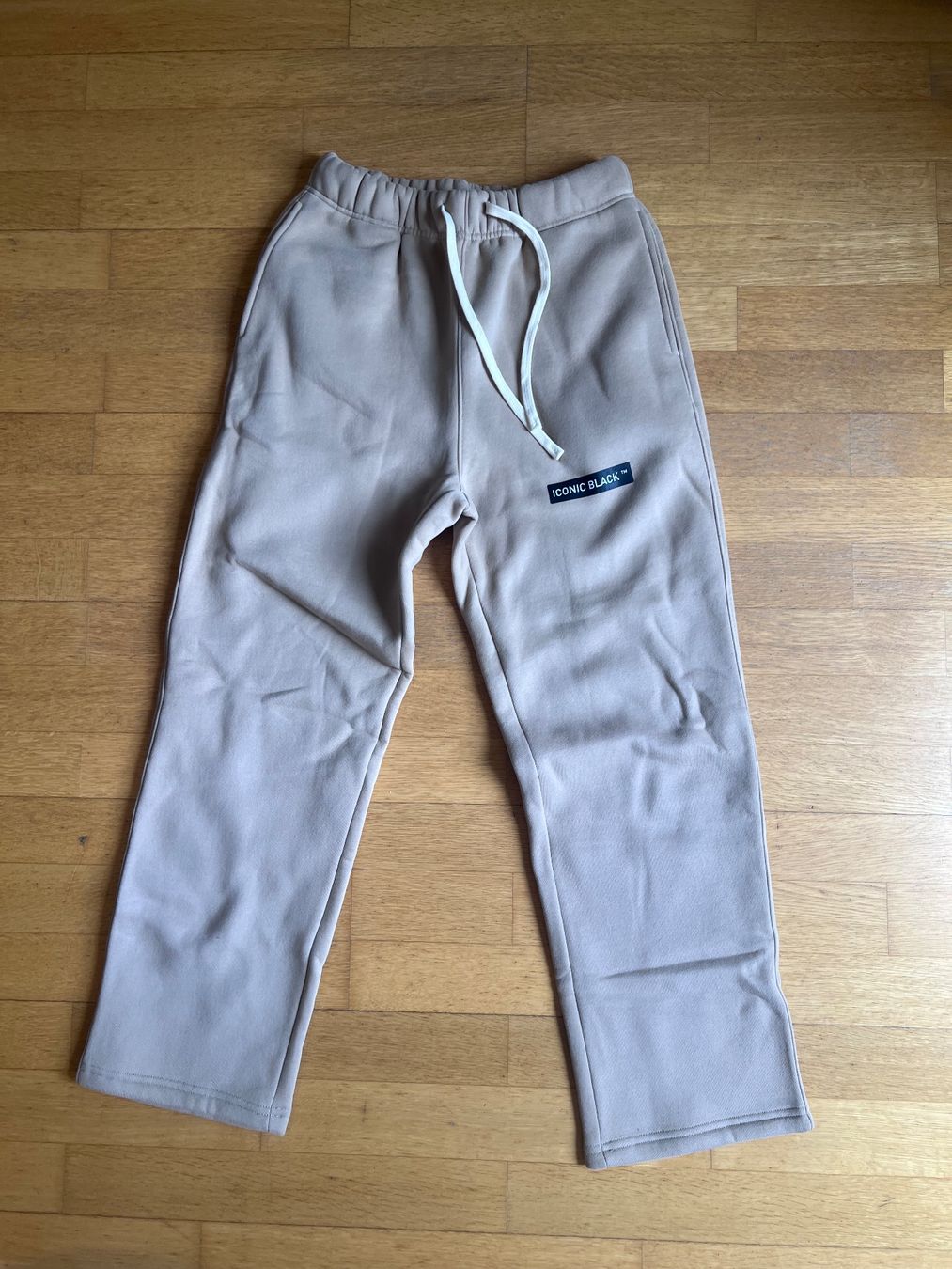 Hosen: Iconic Black Tracksuit Pants – Neu (gemäss Beschreibung) aus Zürich von John_777