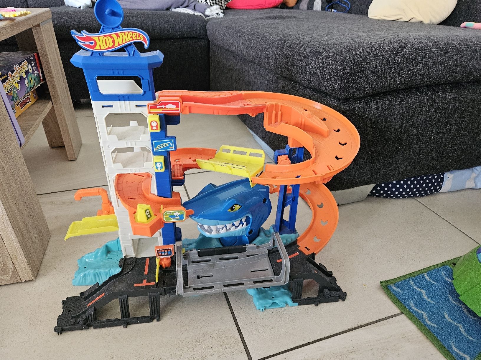 Hot Wheels Giocattoli: HotWheels Garage mit Hai – Usato da Aarburg venduto da Miami89