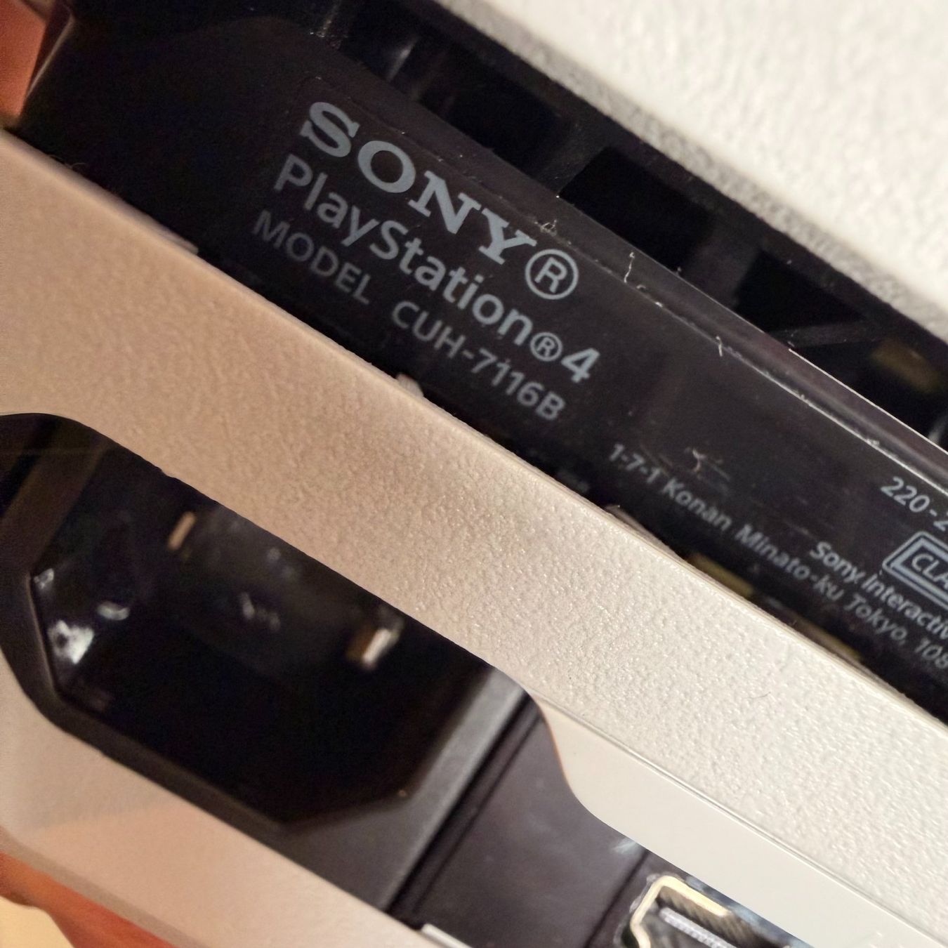 Sony Consoles: Playstation 4 Pro 1TB Weiss – D'occasion à Düdingen par Nerdworld 8