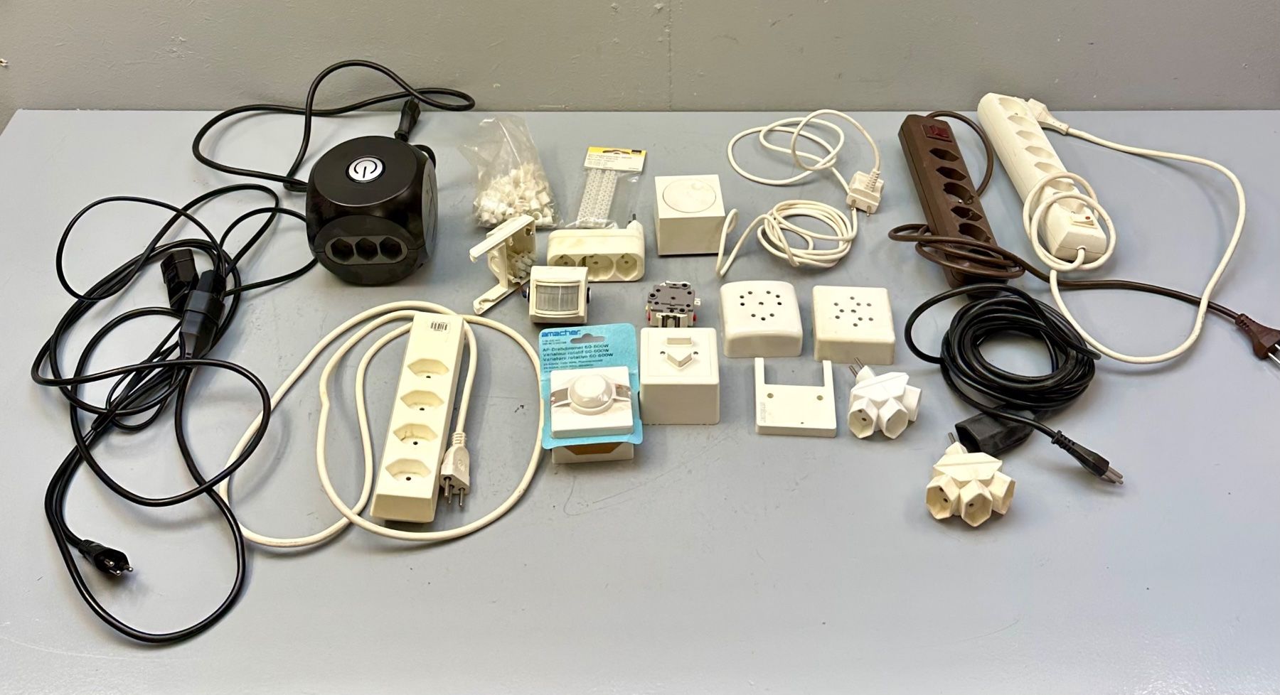 Stecker: SCHALTER/KABEL/STECKER DIV AB 1.-!!! – Gebraucht aus Zürich von NIKI777