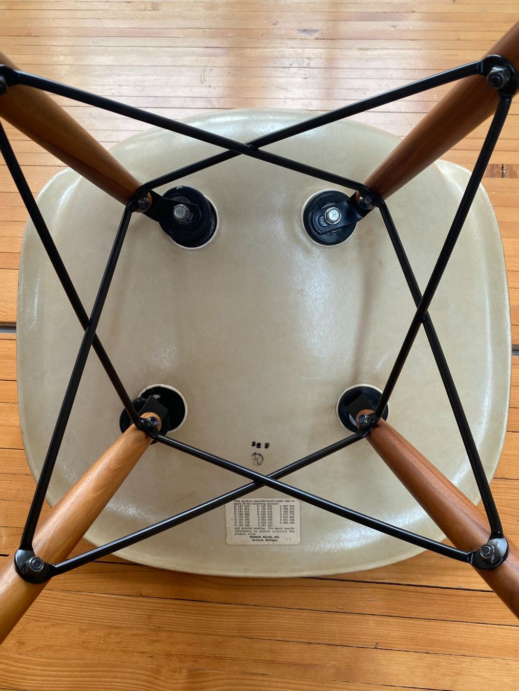 Herman Miller Sedie: Eames Chair - Herman Miller – Usato da Vevey venduto da Zpahud 2