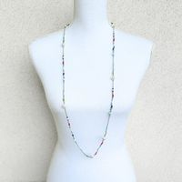 Collier Multicolore - Rouge, Blanc, Bleu, Noir