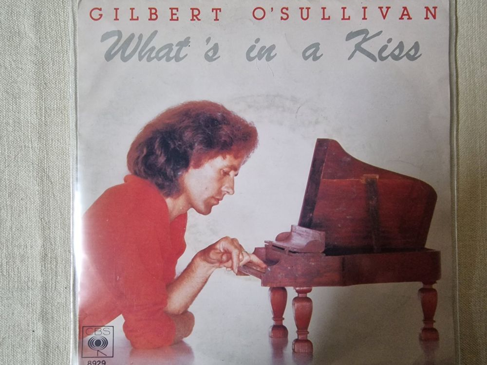 Gilbert O'Sullivan Single – What's In A Kiss (Gebraucht) in Root für ...