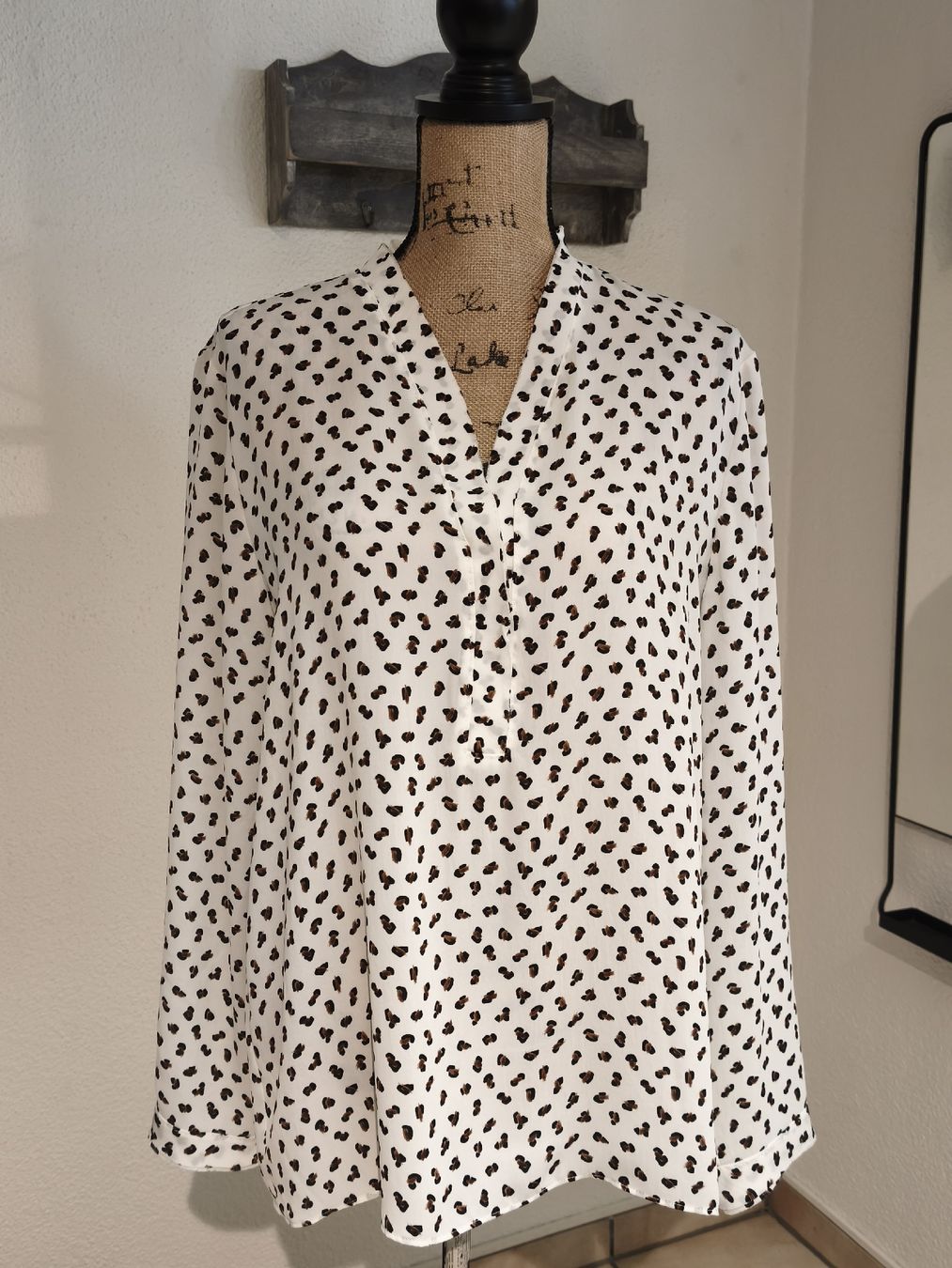Marc Cain Chemisiers: Bluse MARCCAIN Muster schwarz-weiss Grösse 40 /M – Neuf (Voir description) à Emmetten par SecondhandSiska