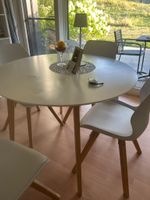 weisser runder Tisch und 4 Esszimmerstühle Sitzpolster