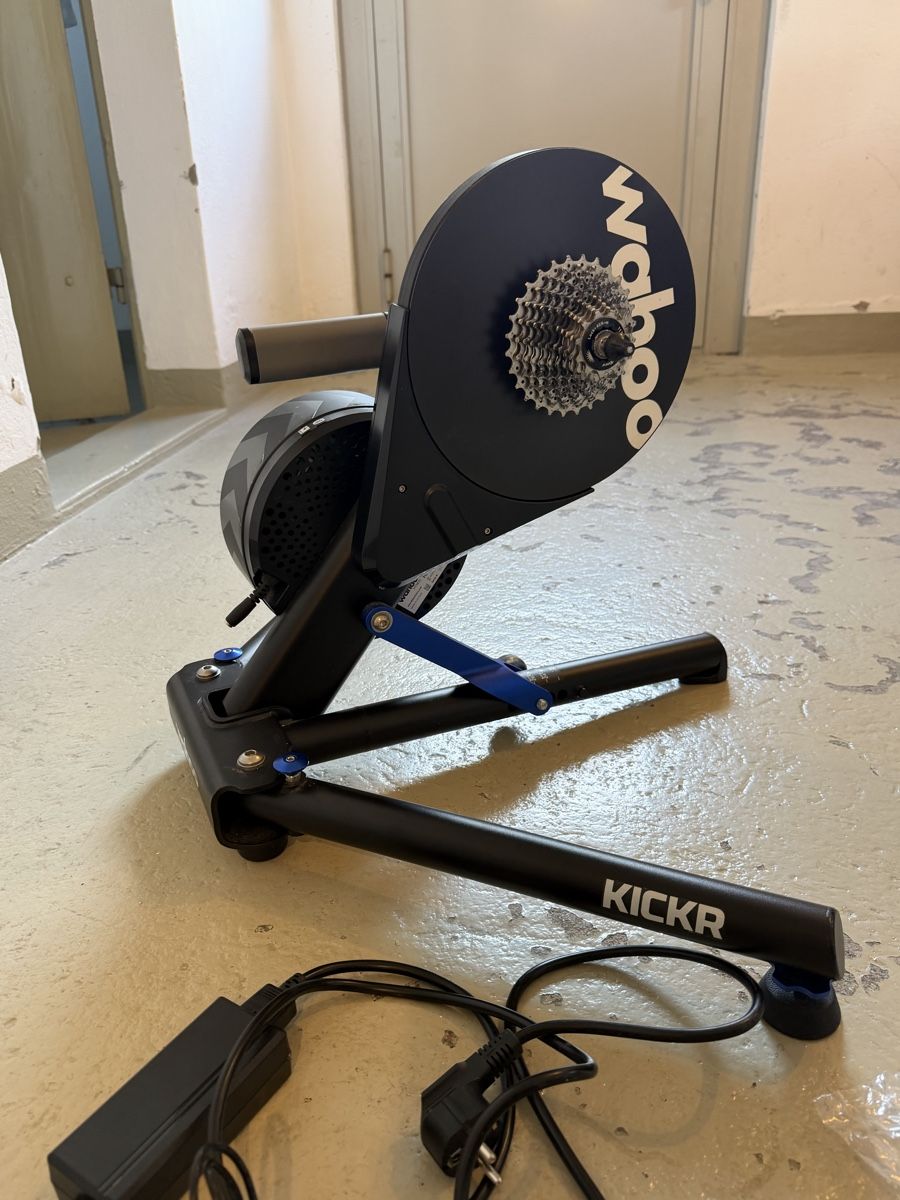 Wahoo Hometrainer: Wahoo KICKR V4 Rollentrainer – Usato da Thun venduto da Max_90