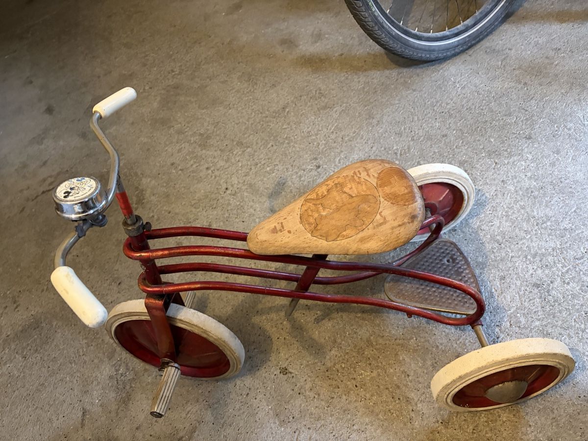 Veicoli per bambini: Antikes Rotes Dreirad ,  1940/1950 – Usato da Solothurn venduto da GueteMorge1 1