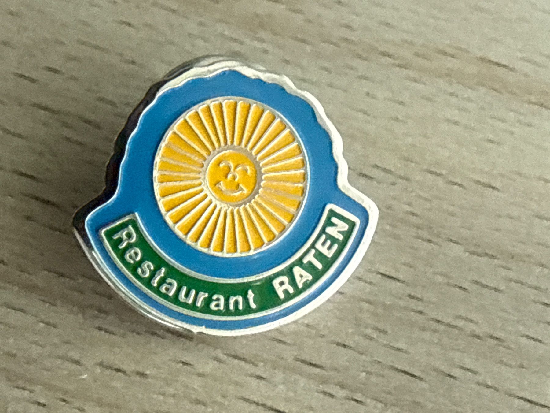 Placchette & Badge: Pin Restaurant Raten – Usato da Glattbrugg venduto da Schweigmatt