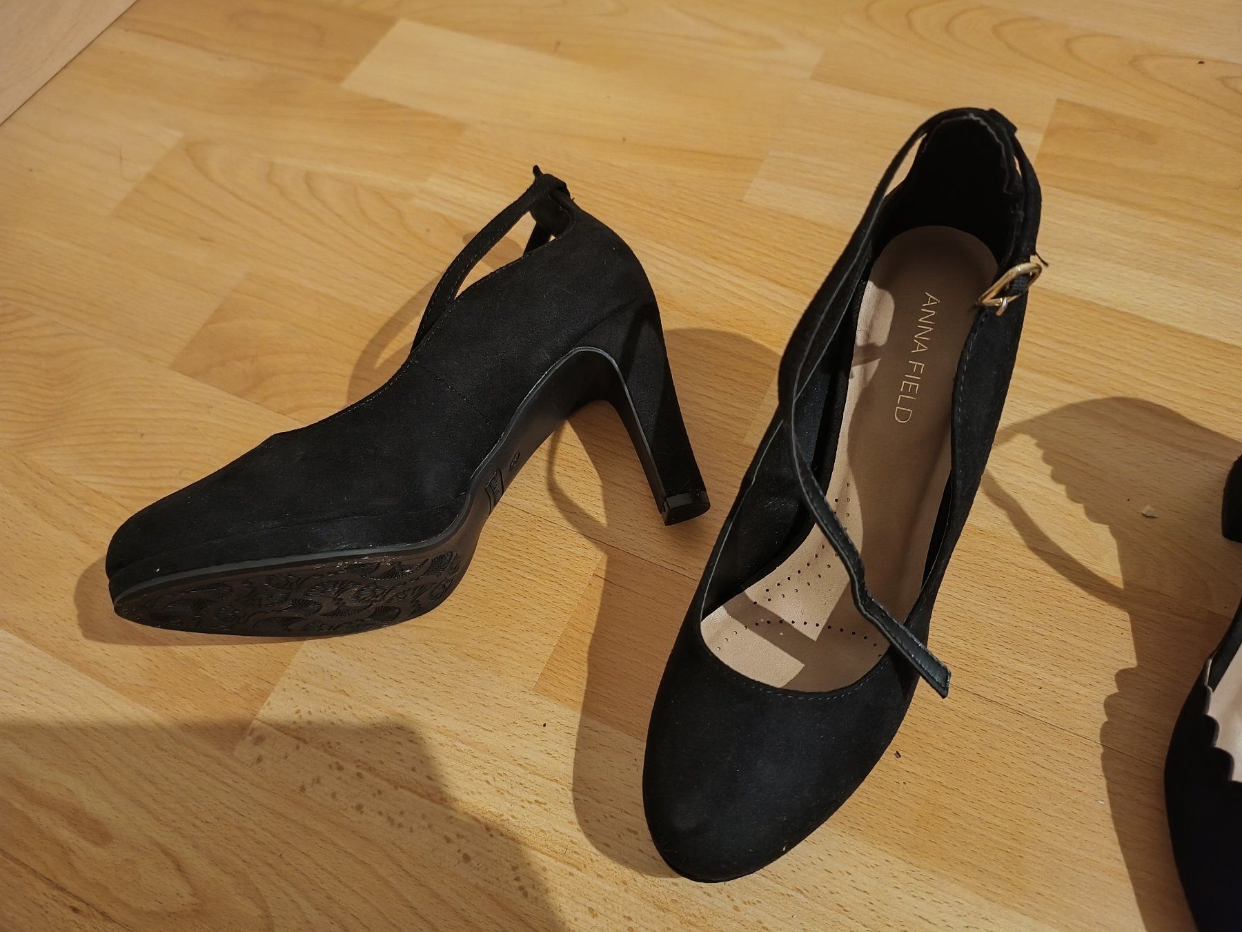 Scarpe da donna: Zwei schöne Schuhe grösse 36 schwarz – Usato da Pfäffikon SZ venduto da Elendir 1