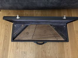 Persische Santur (Saiteninstrument; Kastenzither) mit Koffer