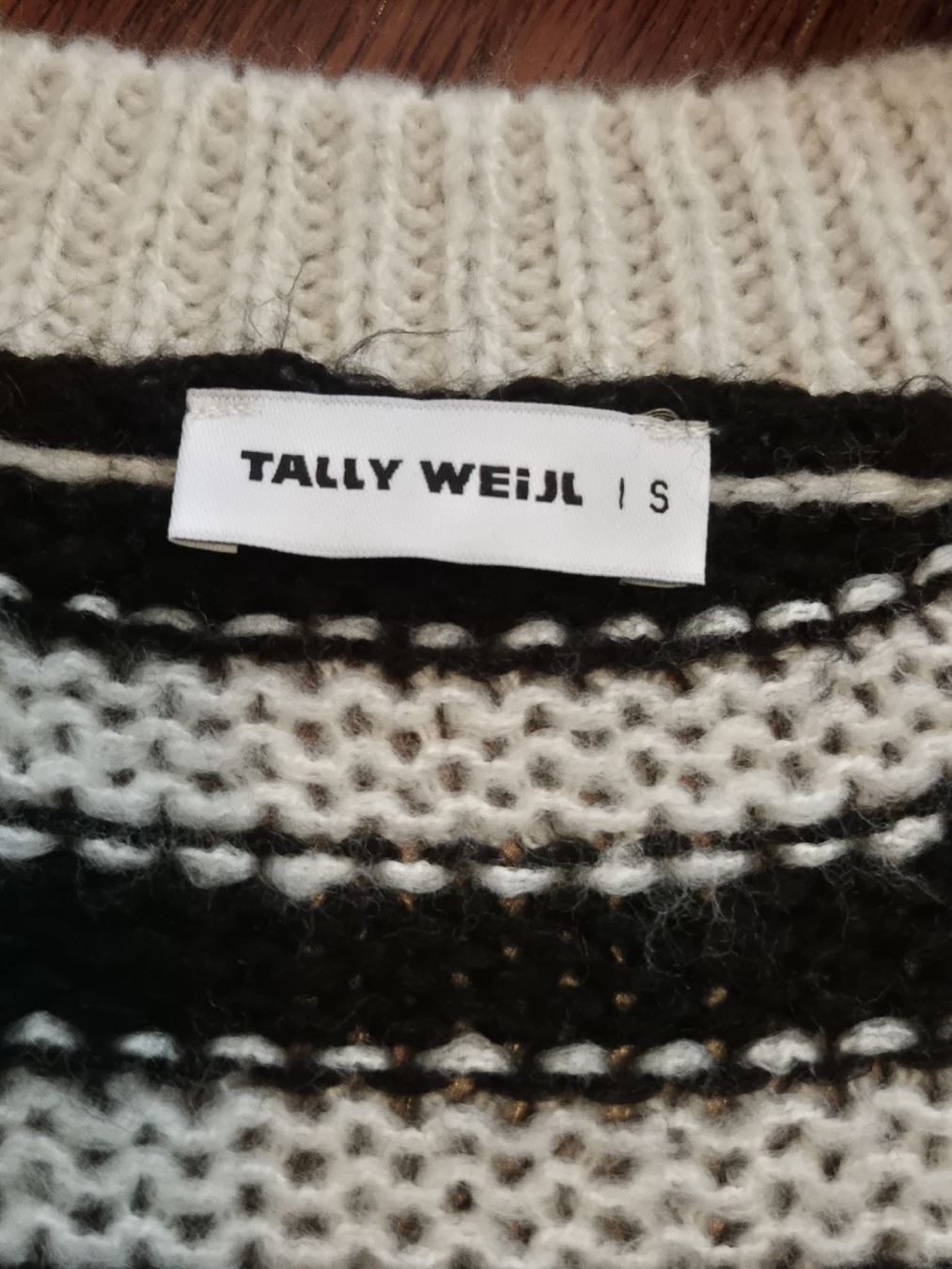 Pullover & Sweatshirts: Schwarz weiss gestreifer Strickpullover – Neu (gemäss Beschreibung) aus Strengelbach von ich1.0 2