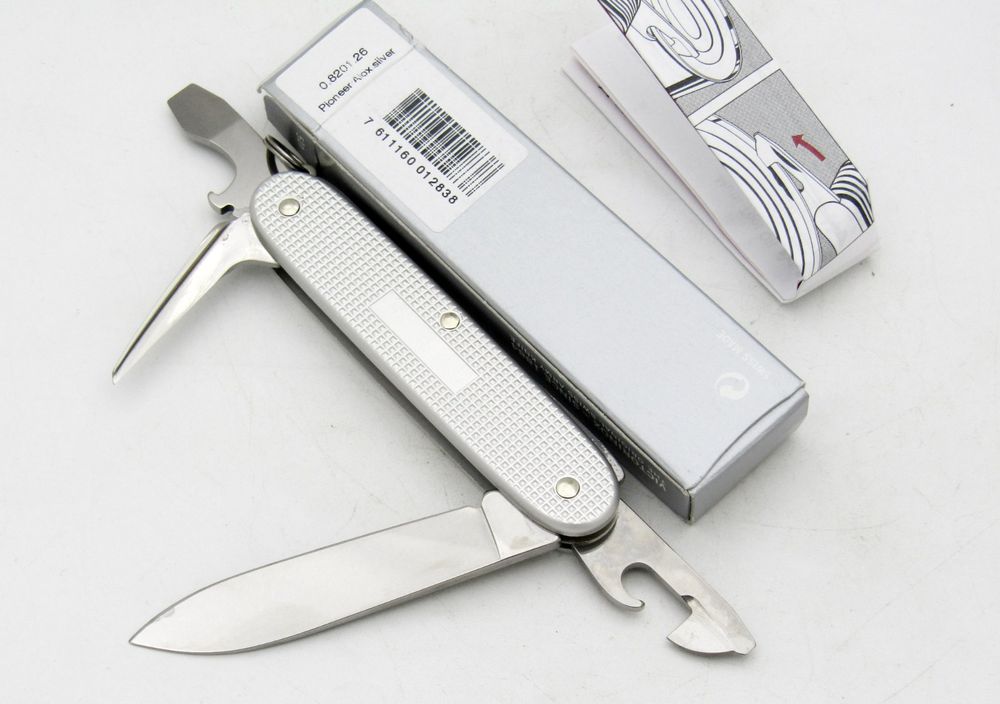 Victorinox Pioneer Alox in argento - 0.8201.26