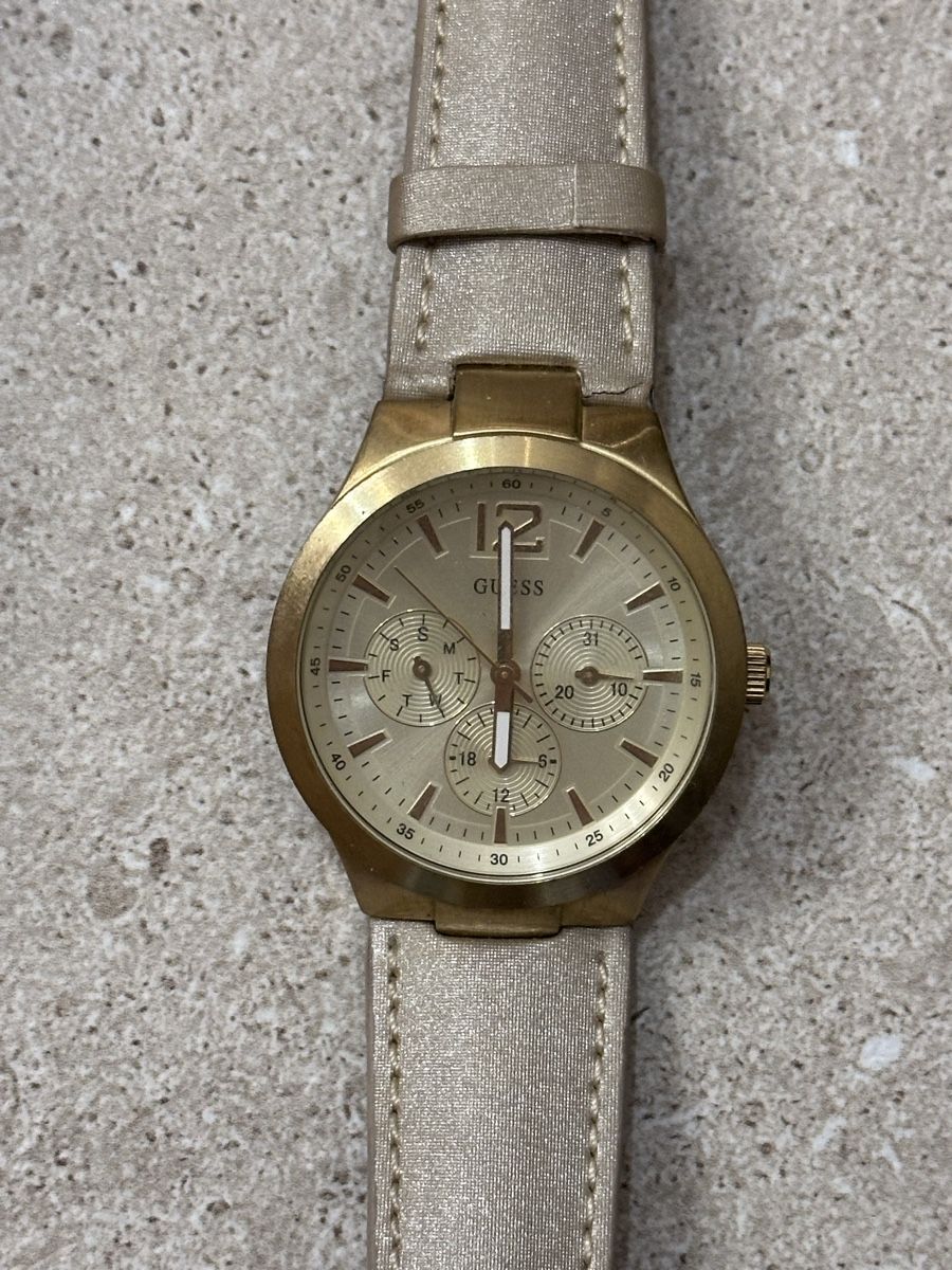 Guess Uhren: Montre guess dorée – Gebraucht aus Moudon von nessaja22