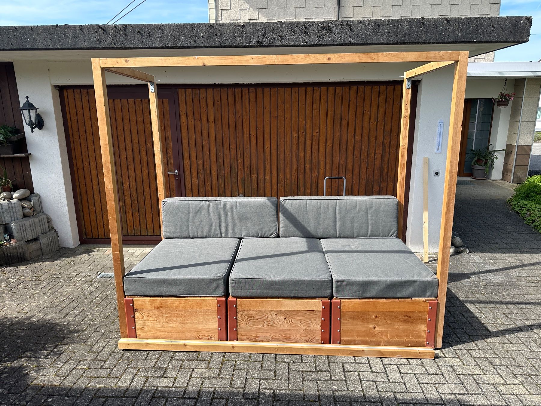 Liegen & Liegestühle: Gartenlounge Sitz/Liegend / Daybed / Gartenliege – Gebraucht aus Entlebuch von ALFA-Shop 1