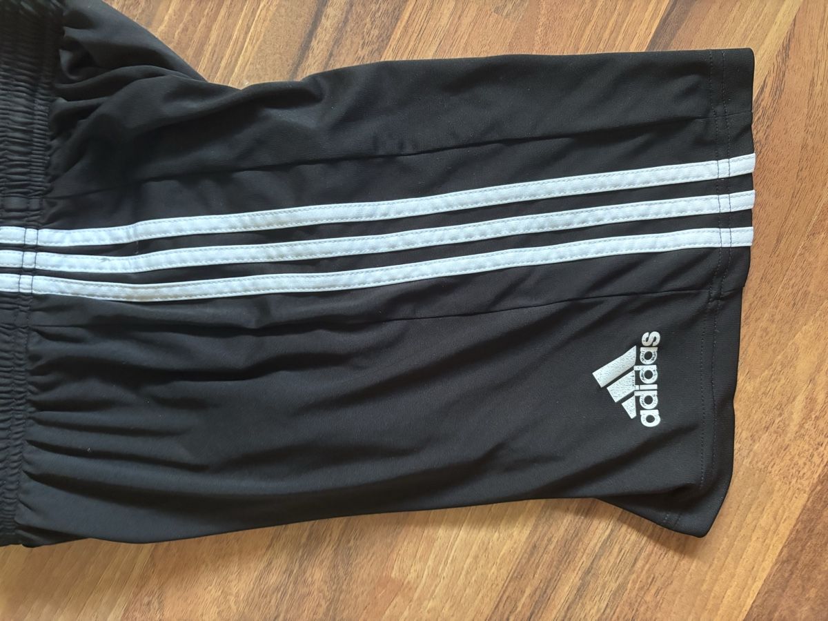 Adidas Pantaloni: Adidas kurze Hose schwarz – Usato da Bad Zurzach venduto da jim_n97g 3