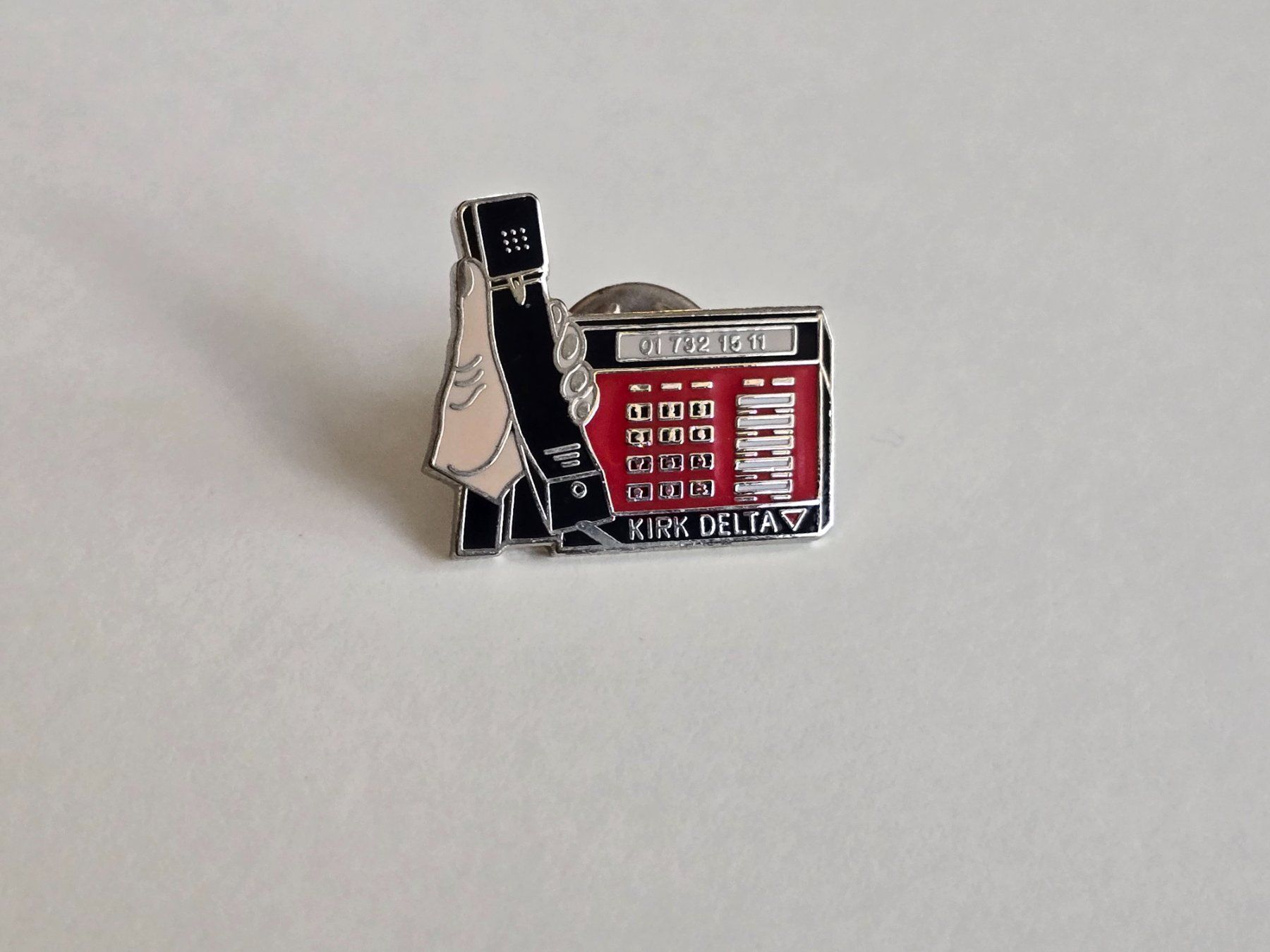 Placchette & Badge: Pin Telefon Kirk Delta – Usato da Dättlikon venduto da Wundertuete_
