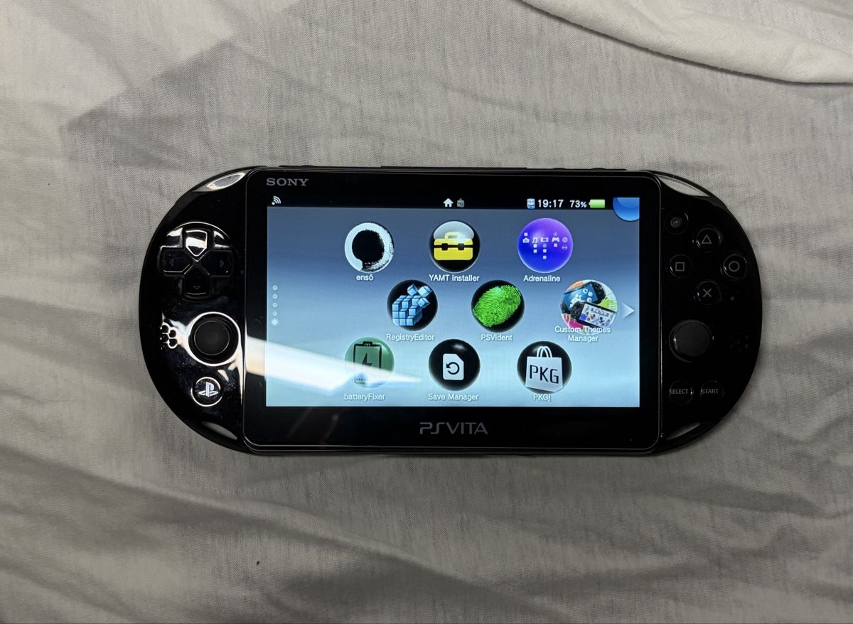 Sony Konsolen: PsVita 2000 Version - Jailbreak schon erledigt – Gebraucht aus Basel von iai_x6x7 1