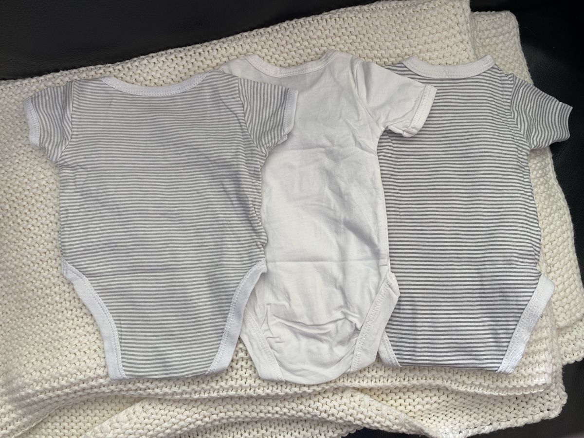 Kleiderpakete & -sets: Set de 3 bodys tailles 46 à 50 – Gebraucht aus Fully von Lisa127 1