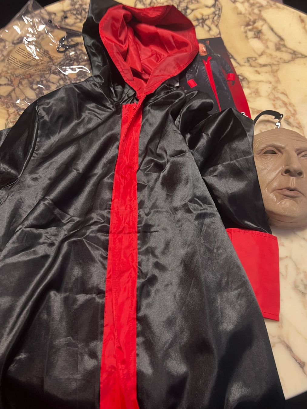 Kostüm Jigsaw: 1 x Robe + 1 x Maske JigSaw - neu. (Neu (gemäss ...
