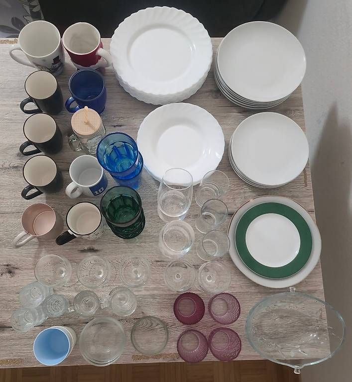 Set di piatti: Diverses Geschirr – Usato da Schaffhausen venduto da F_180