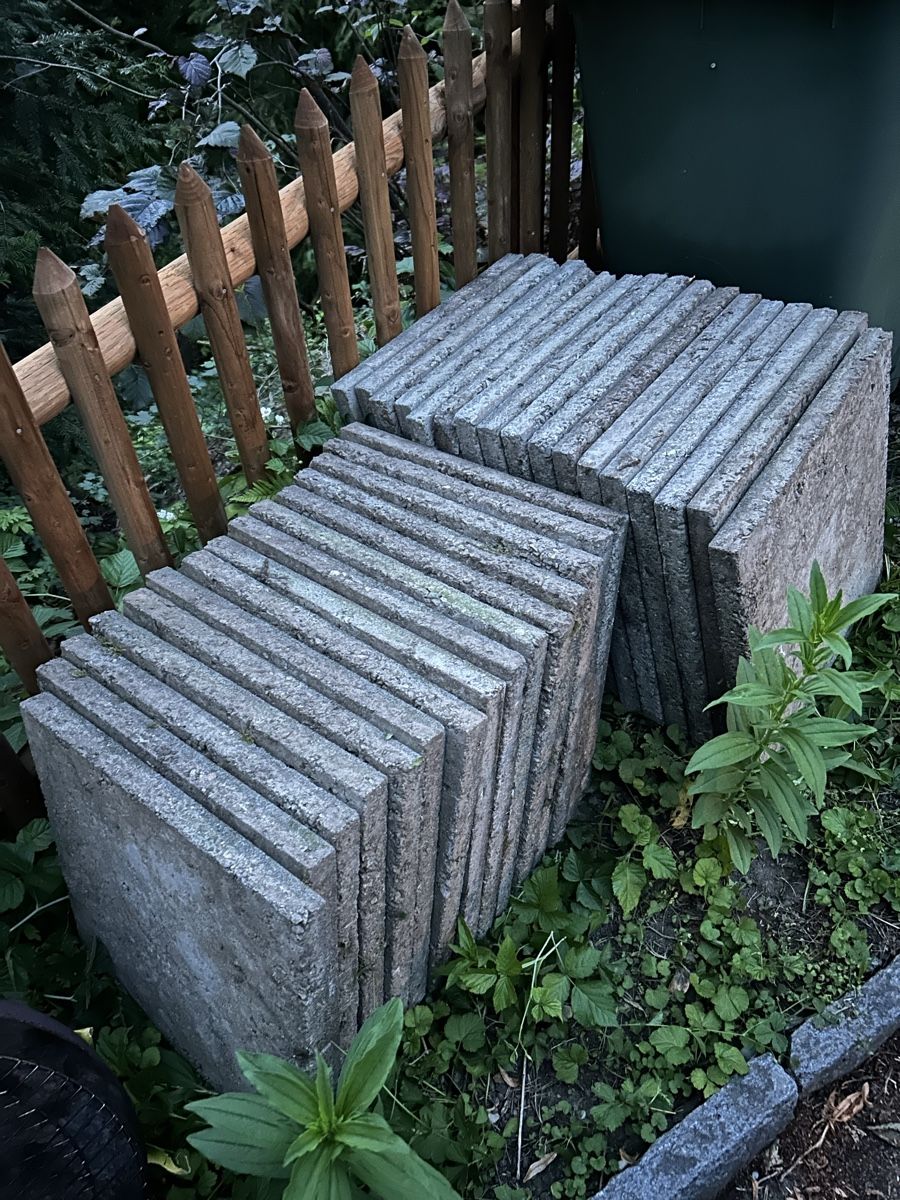 Rivestimenti per pavimenti: Gartenplatten 50x50cm  – Usato da Weinfelden venduto da DIY-Dude 2