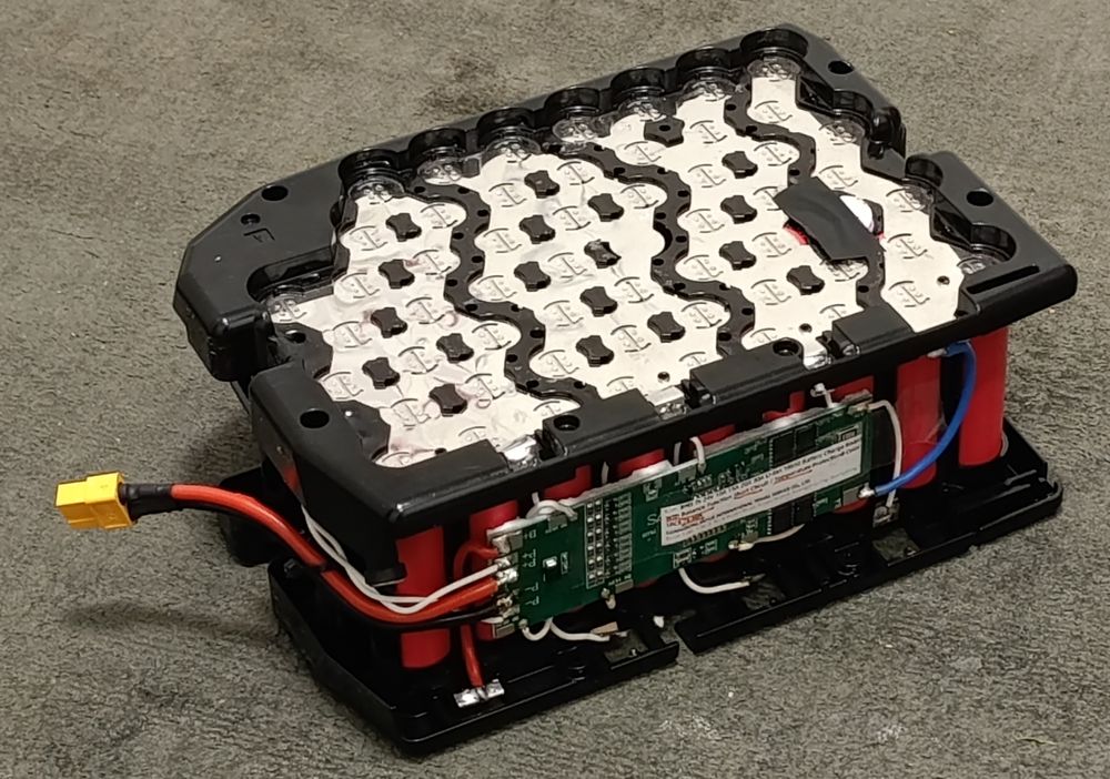 Akku + Lader! Li Ion 56x 18650, BMS, Flyer-eBike, 24/26V (Gebraucht) in ...