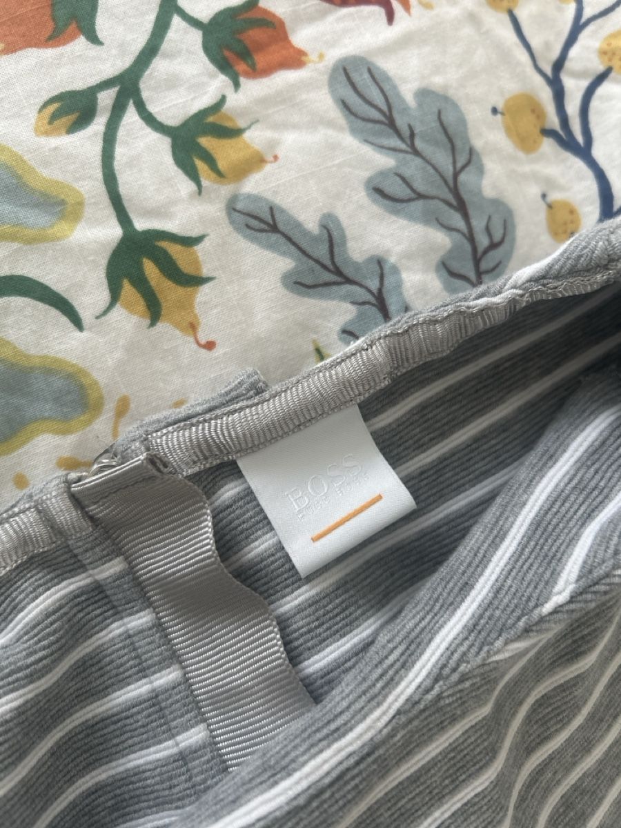 Hugo Boss Kleider: Hugo boss dress grey white stripes – Gebraucht aus Duebendorf von cmeira 1