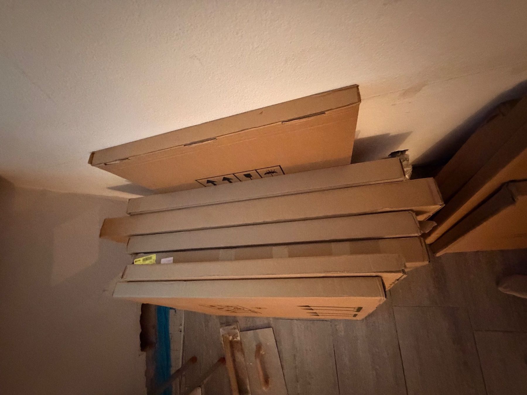 Schränke: Schwebentürenschrank, Original Verpackt – Neu und originalverpackt aus Niederurnen von Carbon21 2