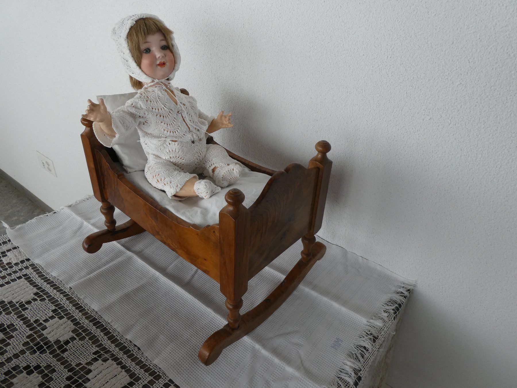 Giocattoli: Wiege Nussbaumholz + Armand Marseille – Usato da Basel venduto da Robyn
