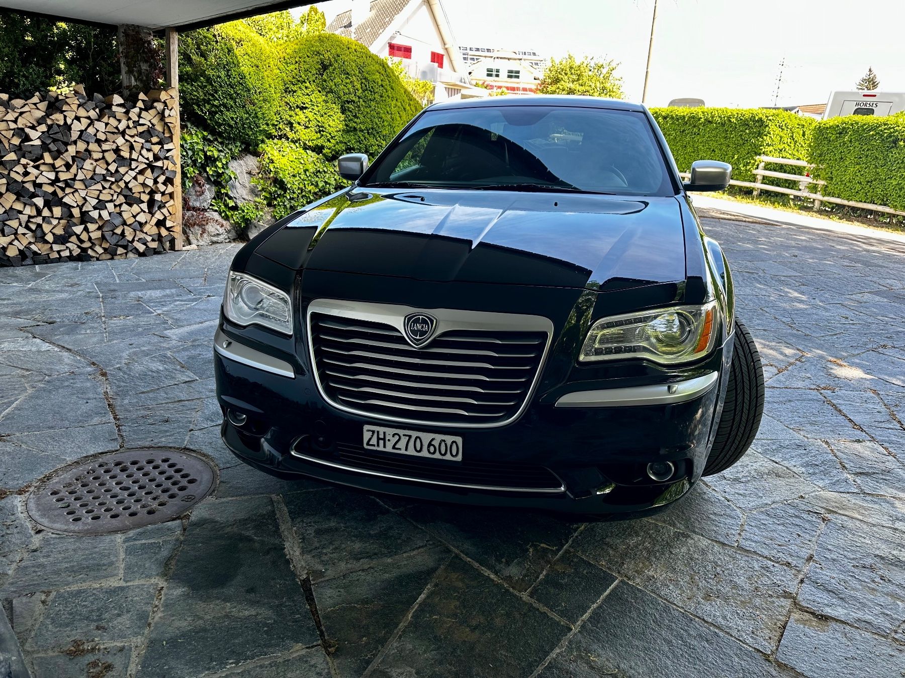 Lancia Automobili: Thema 3.6 AWD schwarz schwarz – Usato da Dübendorf venduto da Sbarc 2