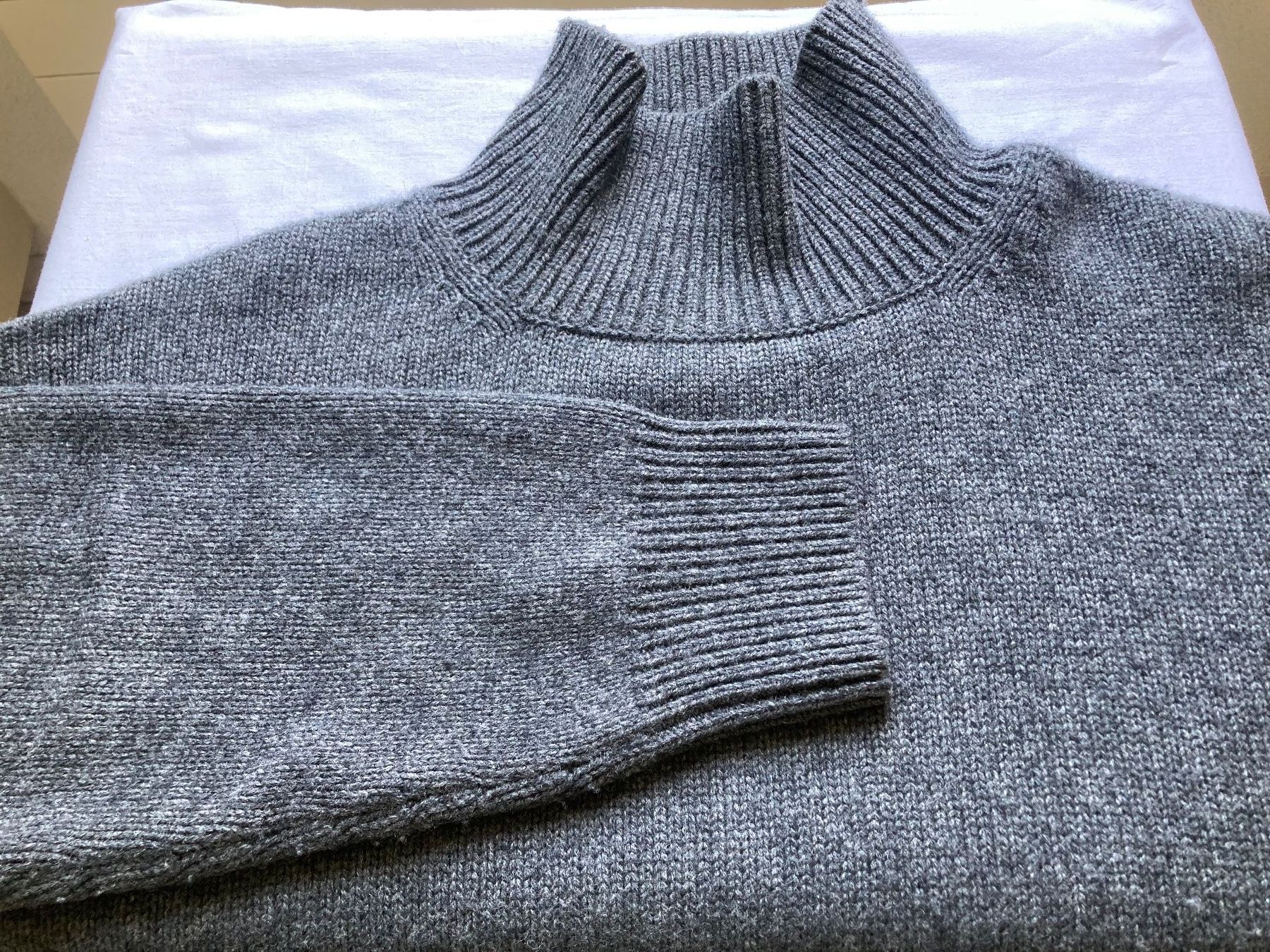 Pulls & Sweat-shirts: Nepal-Cashmer Strickpullover, Grau, Neuwertig! – Neuf (Voir description) à Zürich par cec_g78g 2