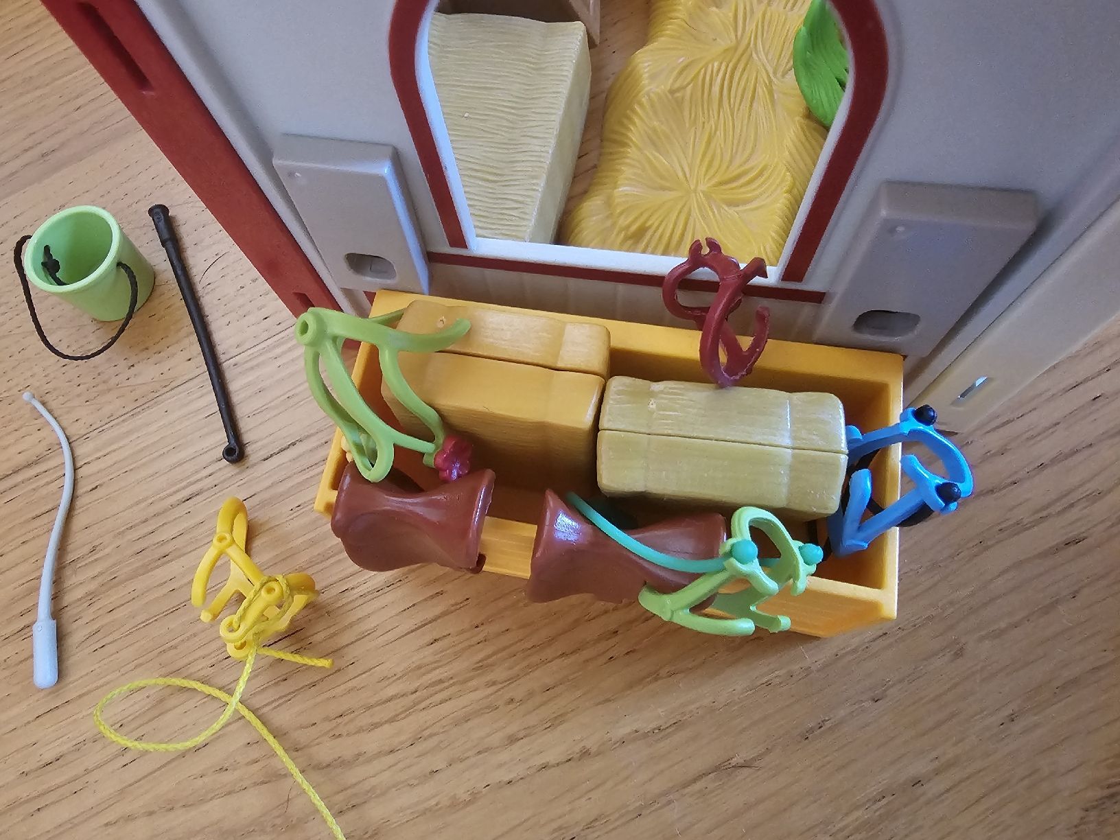 Playmobil Spielzeuge: Playmobil Pferdestall – Gebraucht aus Landquart von scharlachroti 1