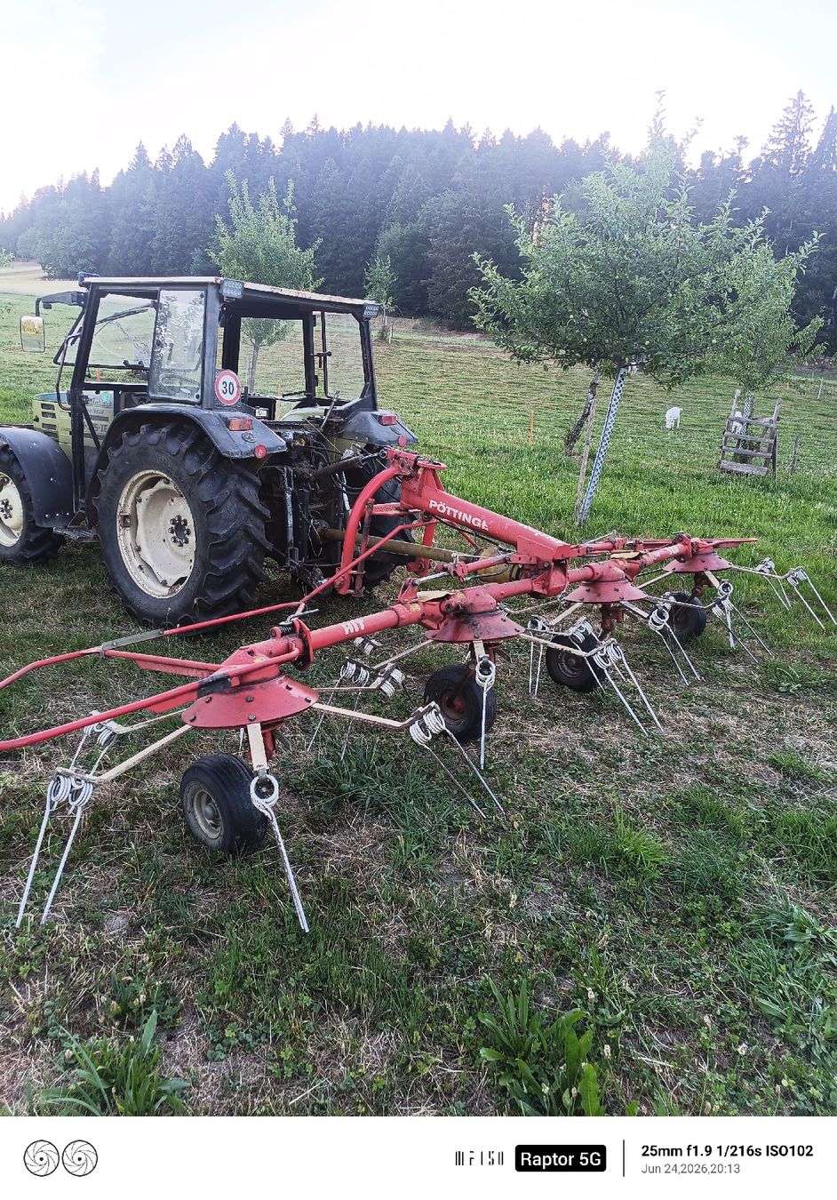 Tutte le macchine: Pöttinger Kreiselheuer – Usato da Häutligen venduto da Hoi16