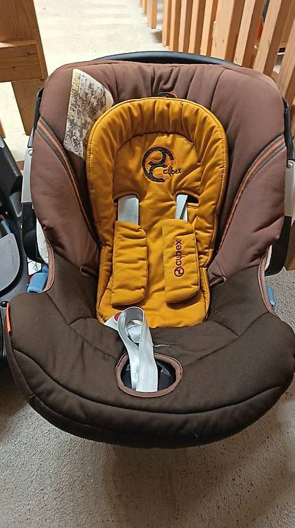 Seggiolini per auto: Cybex Aton Babyschale mit ISOfix Basis – Usato da Bonstetten venduto da thethreecats 1