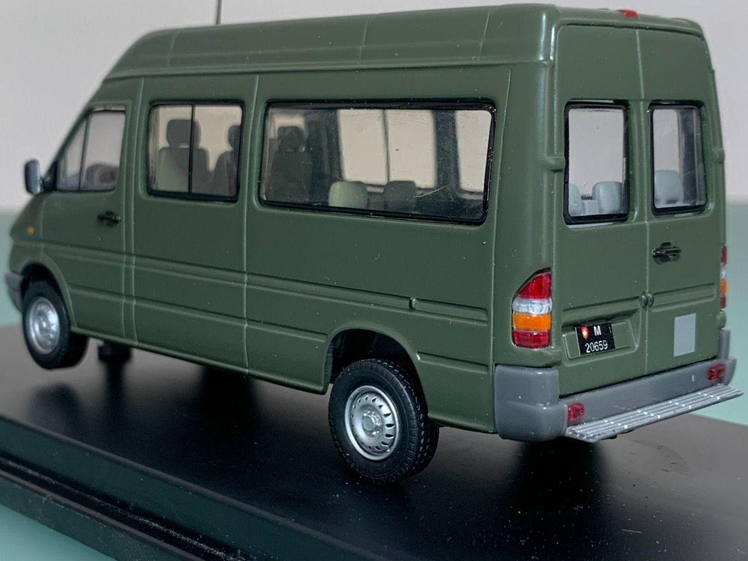 Mercedes-Benz Modellini d'auto: Mercedes-Benz Sprinter Minibus Phase II 2000-2002 "Schweizer – Nuovo e nell'imballaggio originale da Gerlafingen venduto da espero88 1