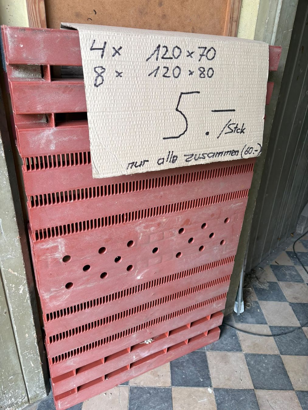 Paletten: Kunststoffpaletten – Gebraucht aus Bargen SH von Soraja-m.