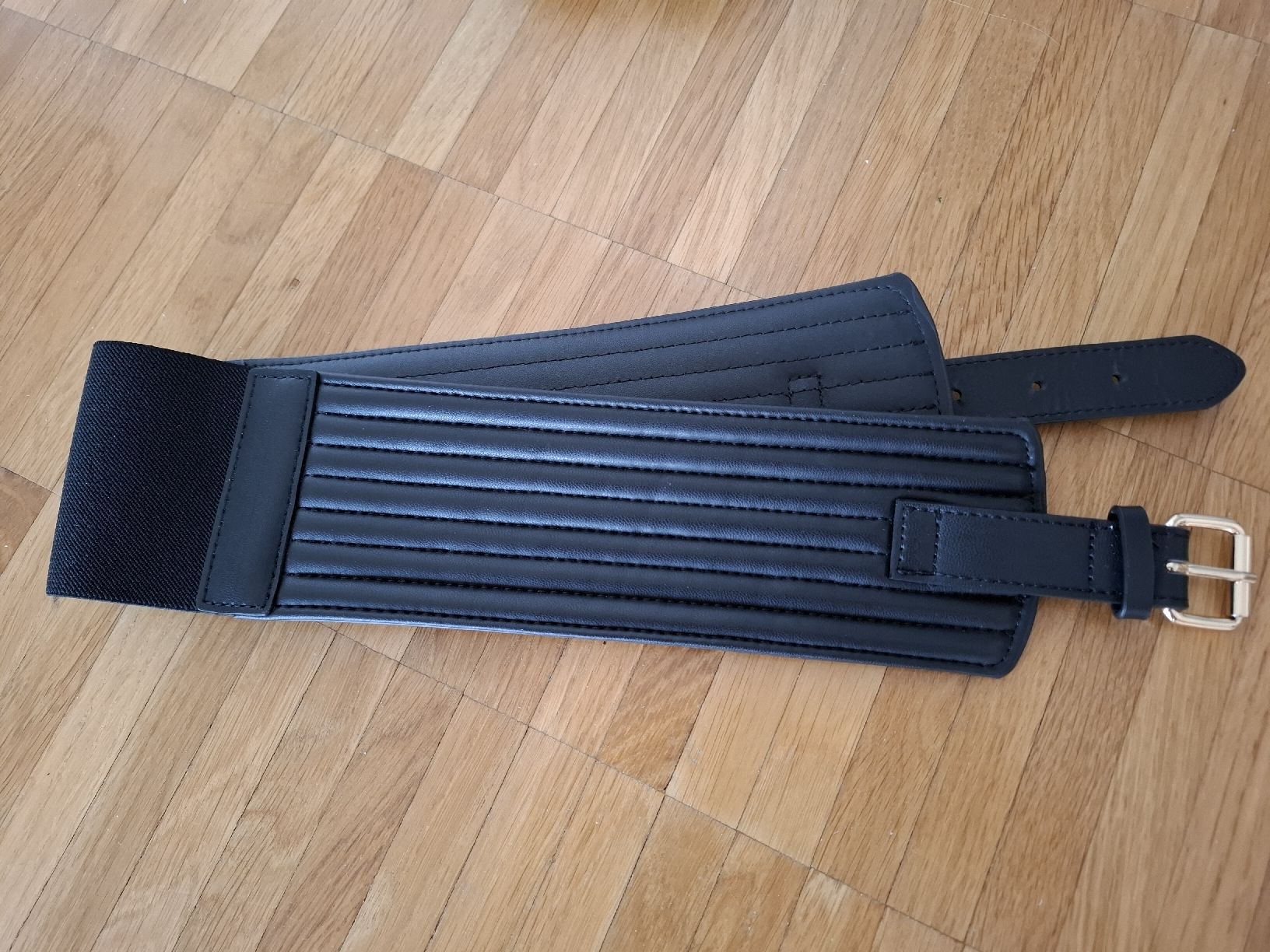 H&M Gürtel: Taillengürtel Kunstleder 2 Stk. – Gebraucht aus Rotkreuz von PrelovedPicks 2