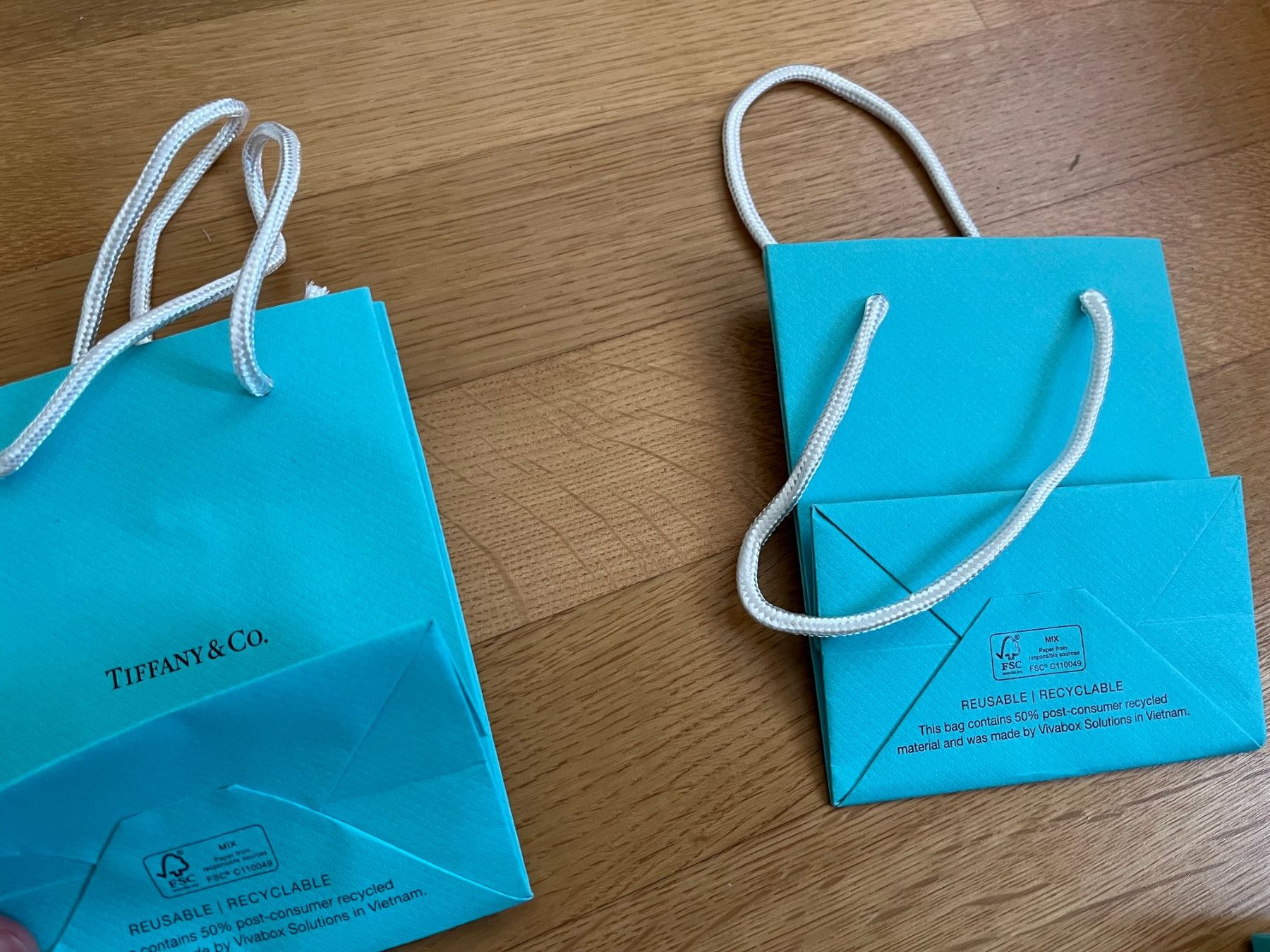 Contenitori & Simili: Tiffany & Co. Staubbeutel und Boxes x14 – Usato da Luzern venduto da Aleoschli 2