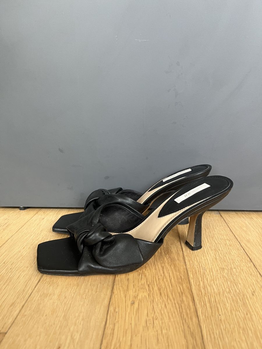 H&M Scarpe da donna: Leder-Pantoletten  – Usato da Allschwil venduto da MaloseS08 1