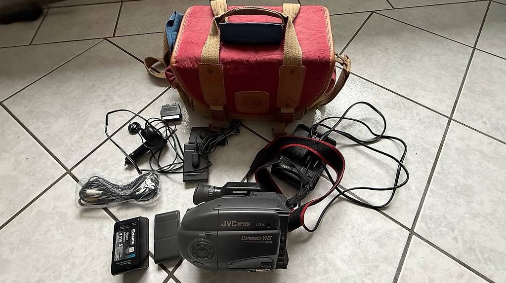 JVC Videocamere: JVC Compact VHS GR-AX40 – Usato da Monte Carasso venduto da Ely67 4